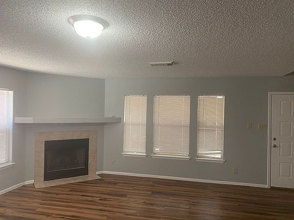 2nd image of 11404 Forest Sq