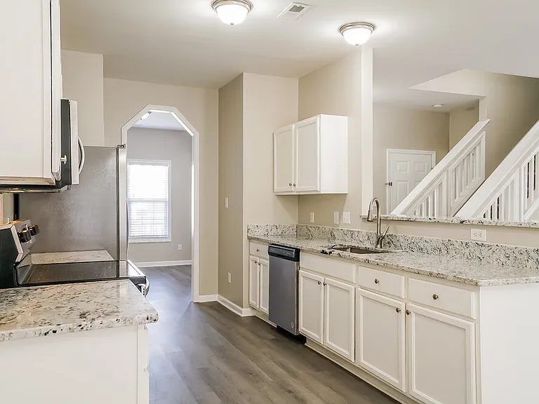 8039 Marsh Hollow Dr — Photo 8