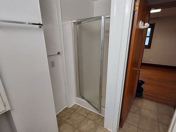 5th image of 420 Pearl St