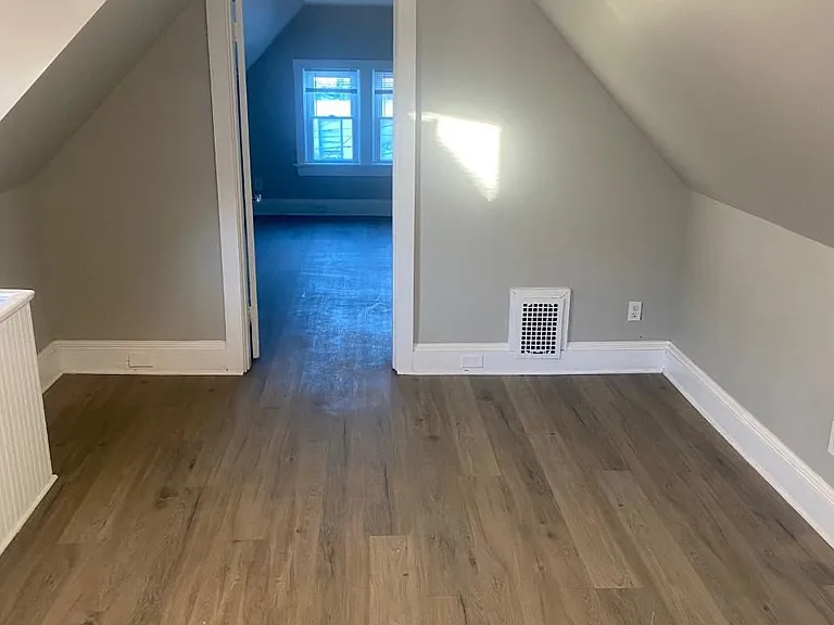 315 E University Ave — Photo 11