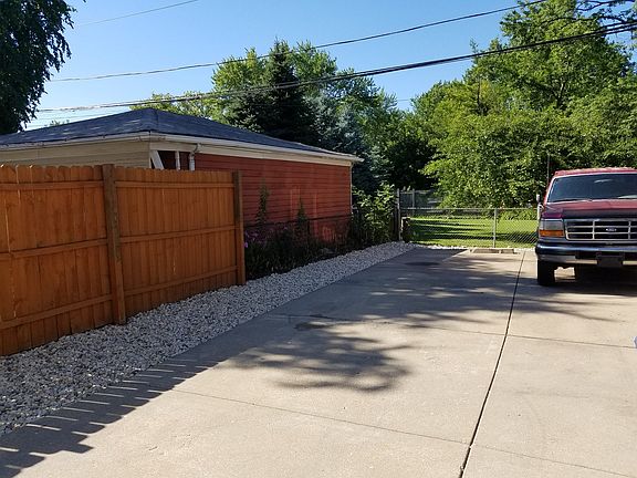 4th image of 6326 W Cuyler Ave