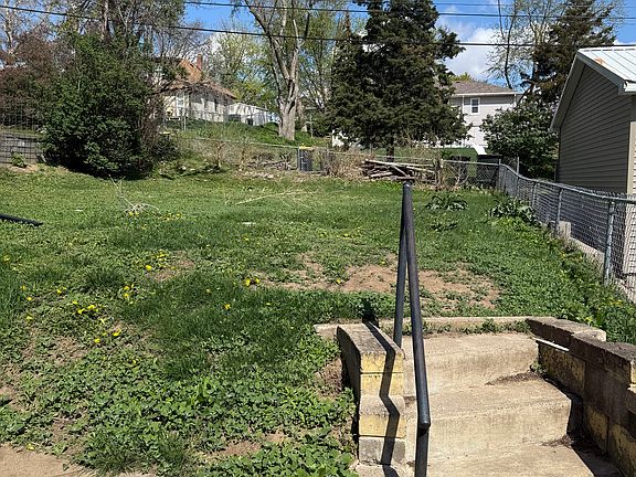 5th image of 2200 S Cypress St