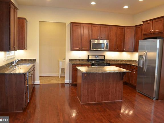 4th image of 20780 Exchange St
