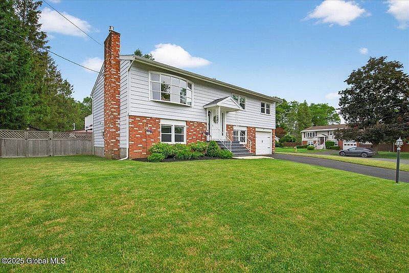 2nd image of 8 Scott Place