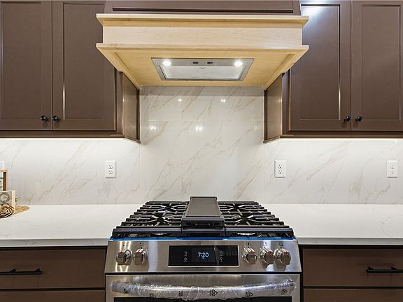 5th image of 4773 Farmhouse St