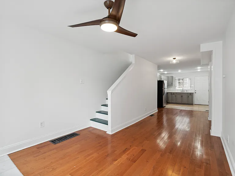 1563 E Hewson St — Photo 14