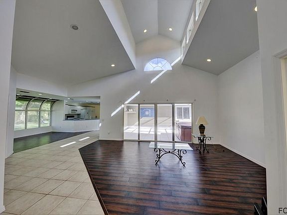 2nd image of 22 Treetop Cir