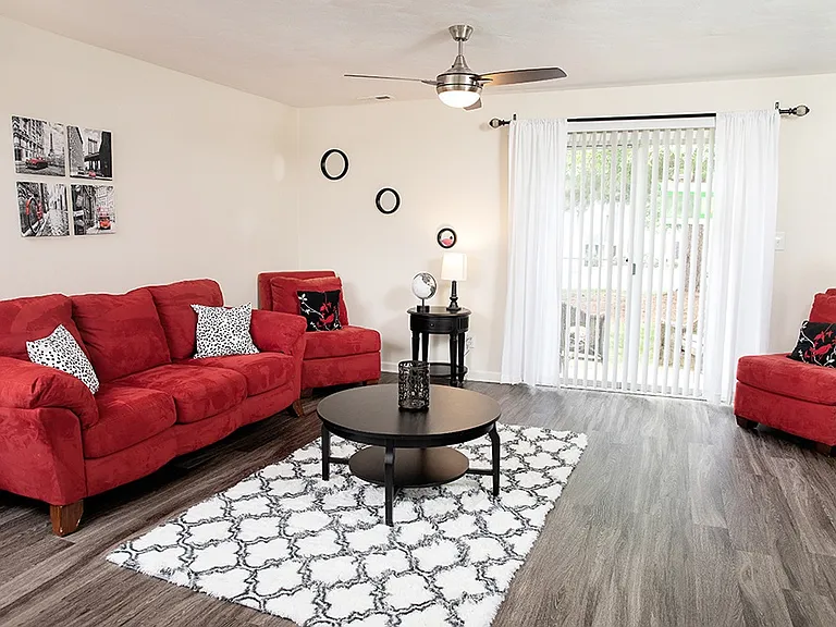 Beachwood Park Apartments and Townhomes — Photo 3