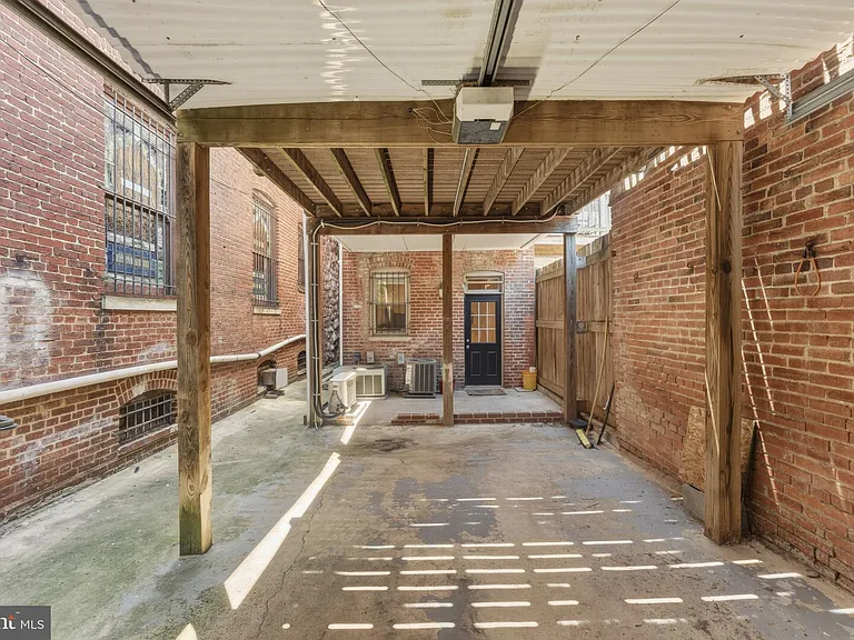 11 R St NW — Photo 14