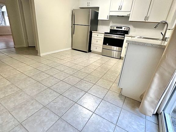 5th image of 307 N Singingwood St Unit 16