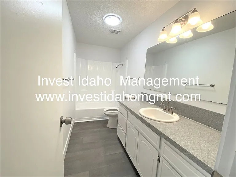144 Smith Ave #3 — Photo 10