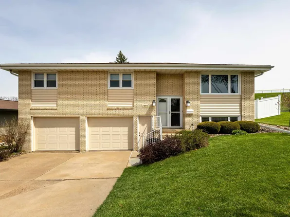 1840 Rosemont St, Dubuque, IA 52002