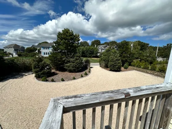 7 Corwin Ln, Hampton Bays, NY 11946