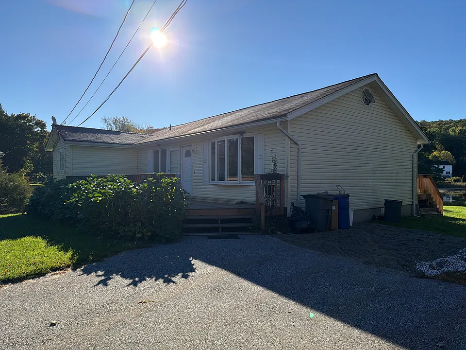 196 Decker Pond Rd