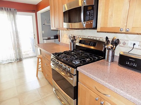 3rd image of 3 Beechwood Ct E