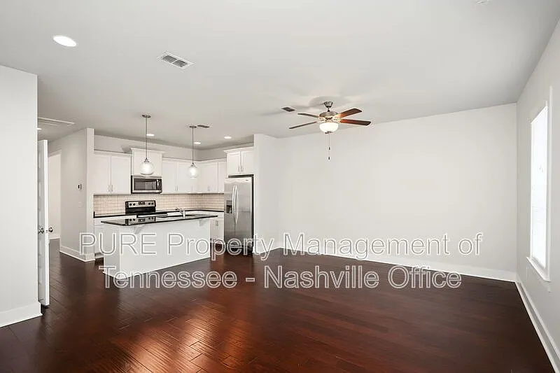3 bed, 3.0 bath, 2147 sqft, $2,995 — Photo 4