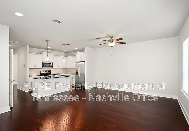 729 Cottage Park Dr — Photo 2