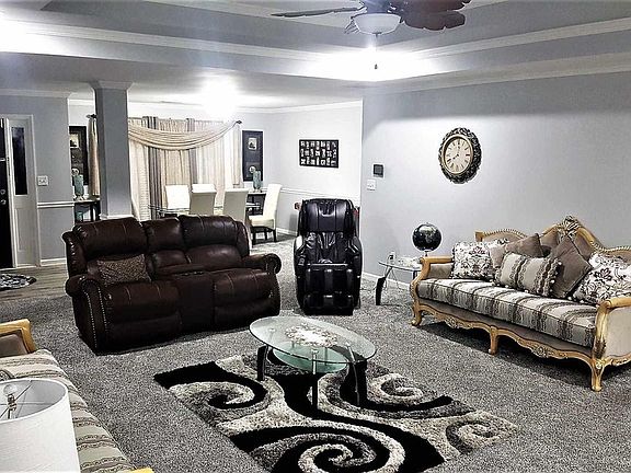 4th image of 1052 Oak Grove Cir