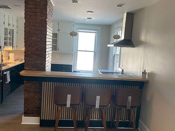 2nd image of 429-431 N Tioga St #431-2