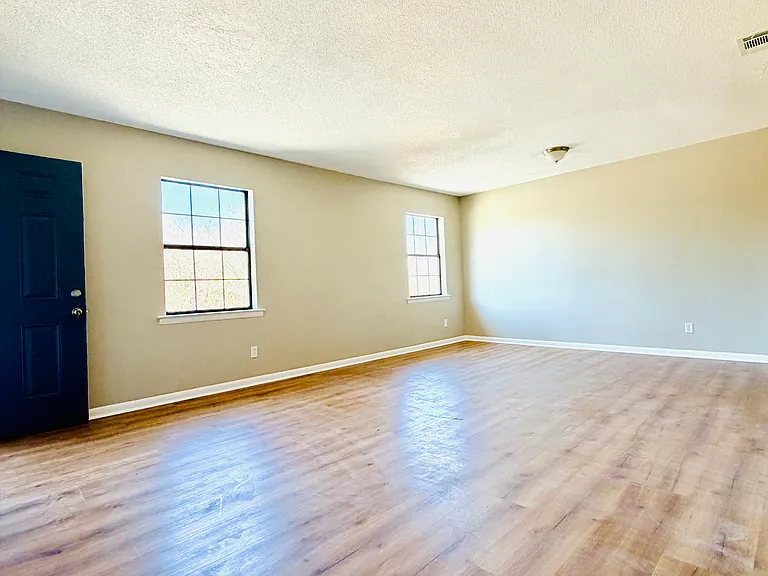 6 Almond Ct #5 — Photo 1
