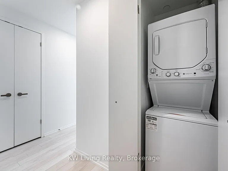 197 Yonge St #2102 — Photo 10