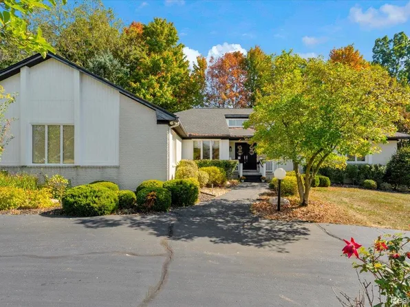 6983 Brookeshire Dr, West Bloomfield, MI 48322