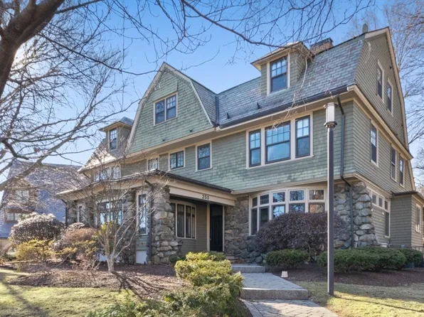 250 School St, Watertown, MA 02472