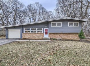 510 Shadyway Rd, Wayzata, MN 55391