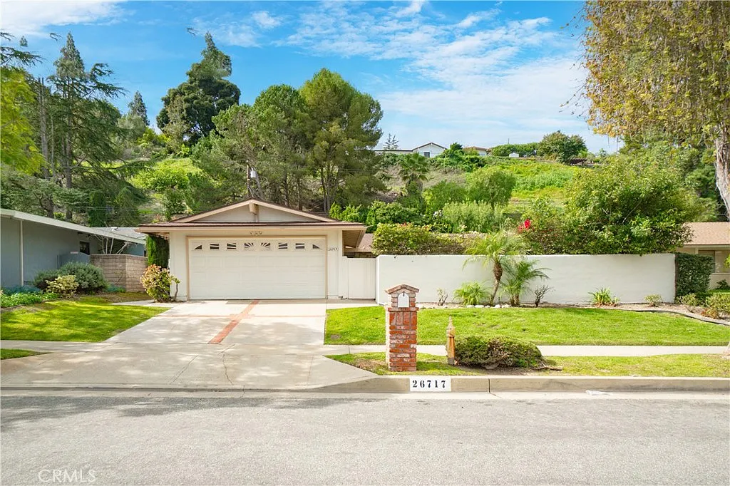 3 bed, 1734 sqft, $5,500 — Photo 1