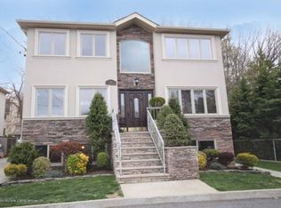 115 Bayview Ave, Staten Island, NY 10309