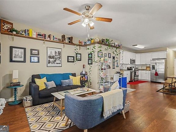 4th image of 802 Welch St SW