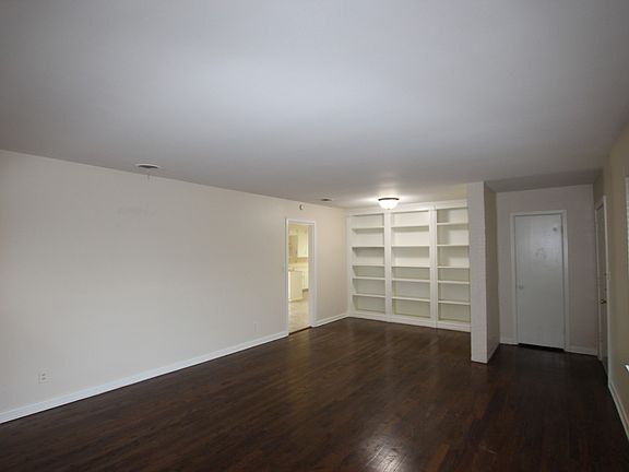 3rd image of 3325 Paluxy Dr