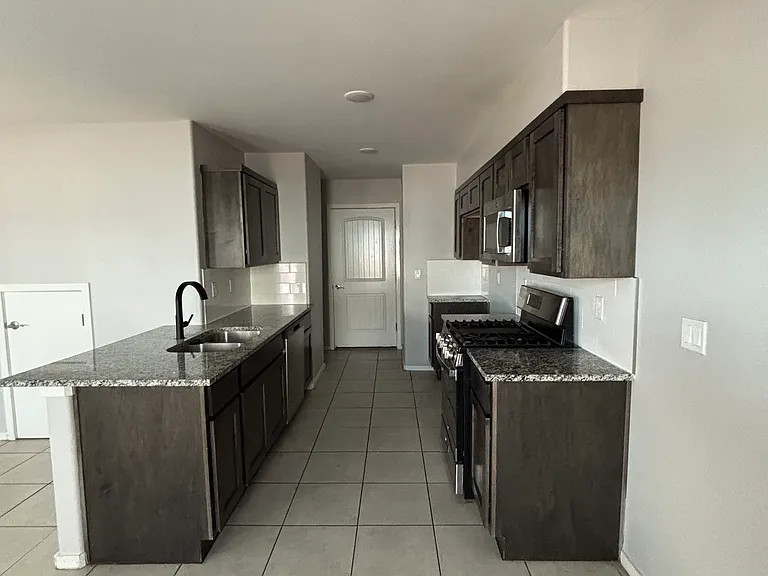11501 Summer Dr #B — Photo 7