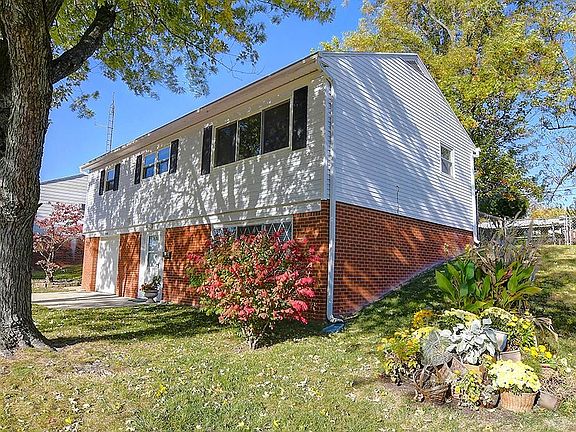 3rd image of 2836 Nacoma Pl