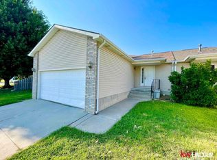 6804 Whitewater Ln, Lincoln, NE 68521