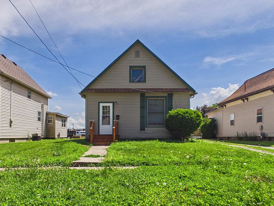 1st image of 614 C Ave W