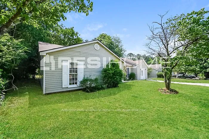 5552 Phillips Dr — Photo 1