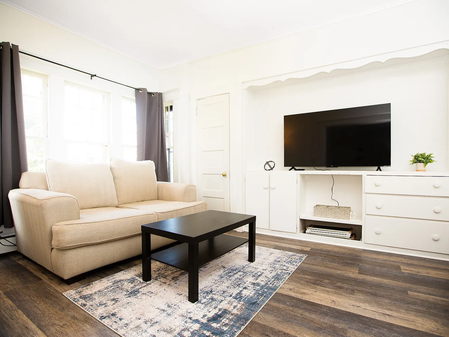 4 bed, 1.5 bath, 1800 sqft, $3,440 — Photo 1