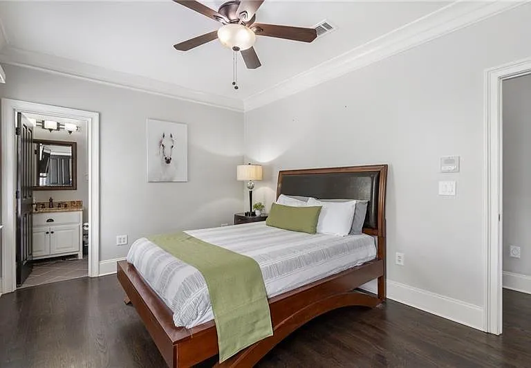 631 Boulevard NE — Photo 35