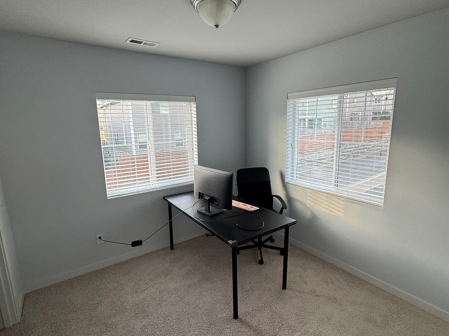 4 bed, 2.5 bath, 1975 sqft, $740 — Photo 2