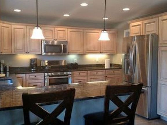 3rd image of 611 Lovett Ln