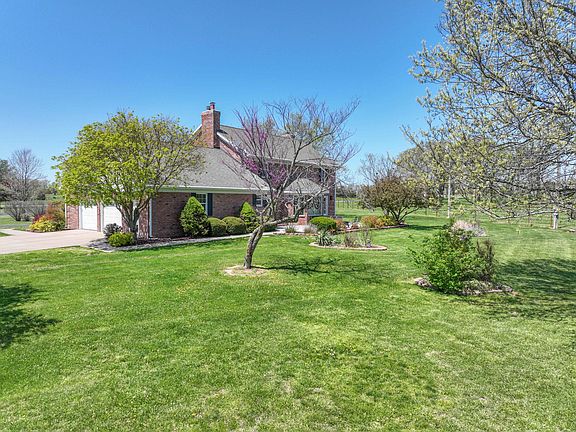 4th image of 13660 Farm Road 1090