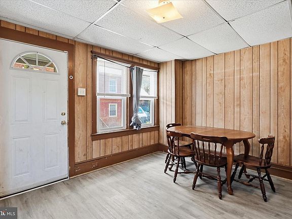 5th image of 226 N Spring St