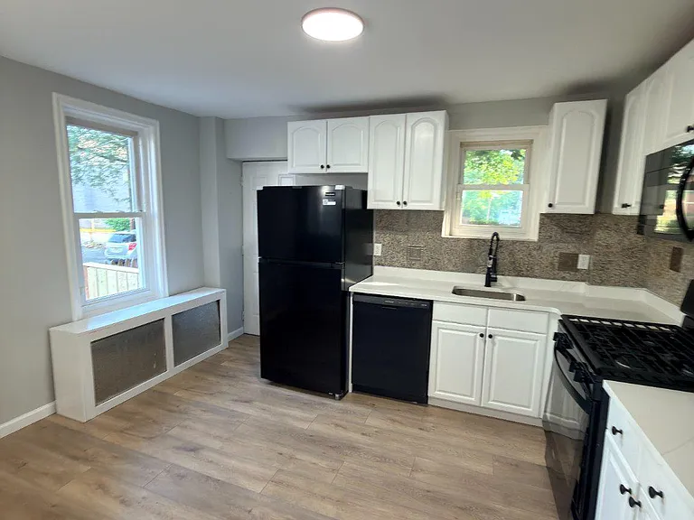 648 Edgewood Ave — Photo 6
