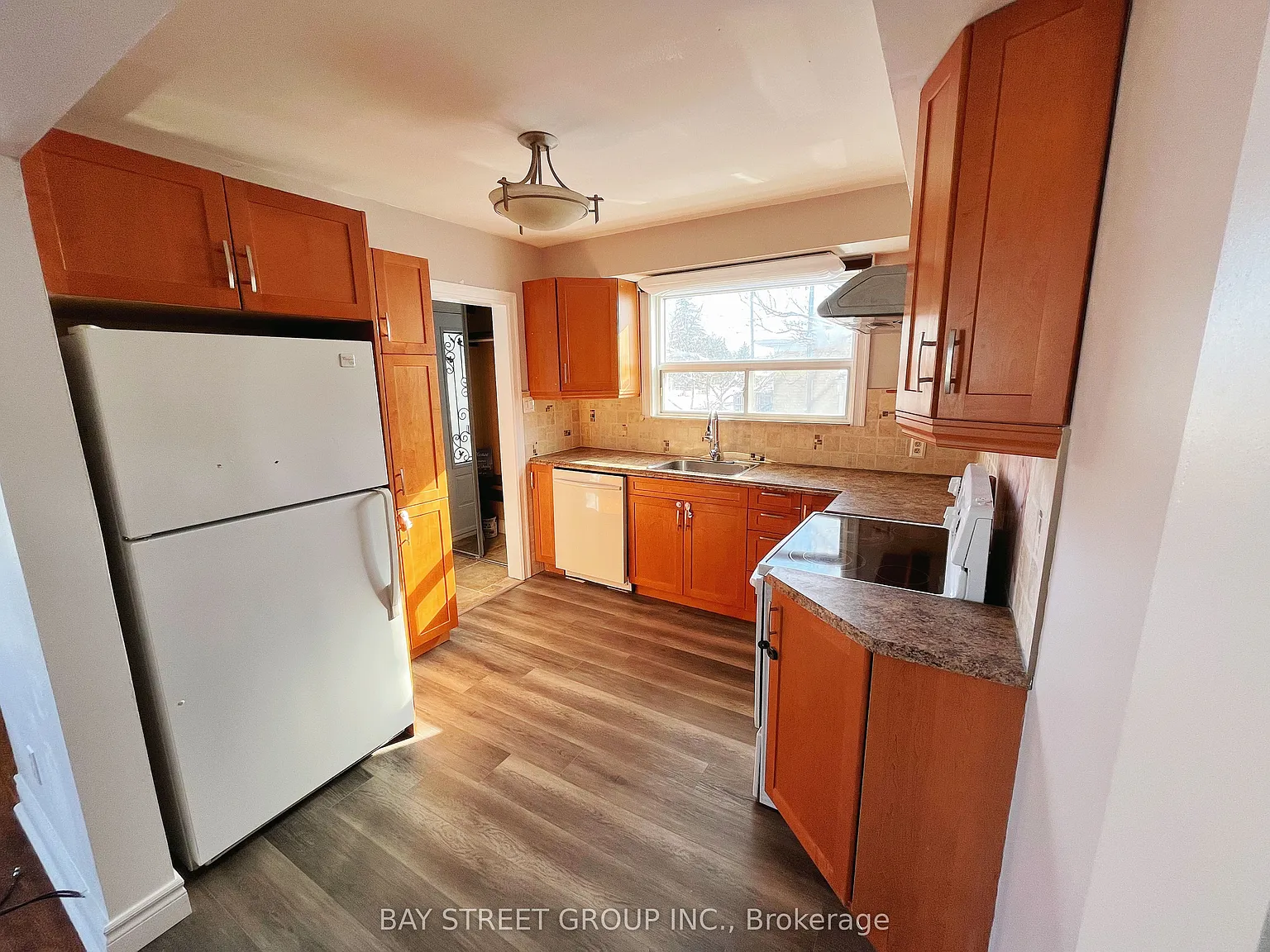 3 bed, $2,450 — Photo 2