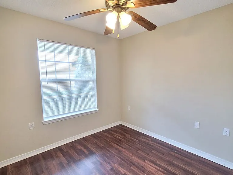 7802 Heirloom Dr — Photo 12