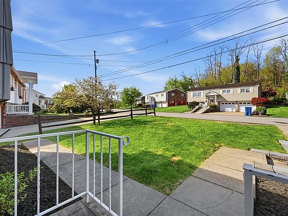 5th image of 330 Laurie Dr