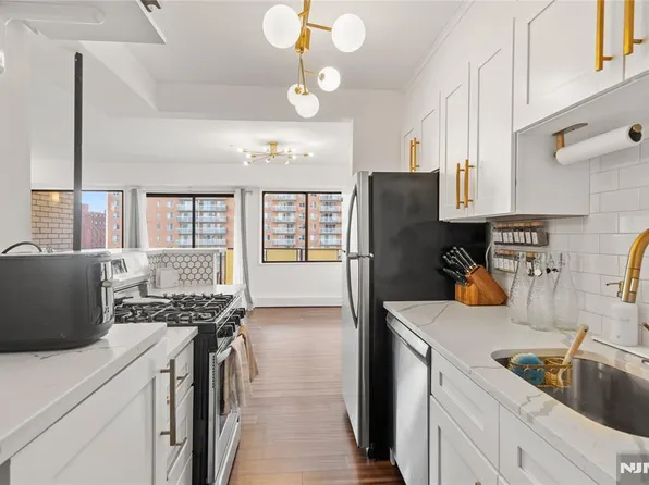 150 Overlook Ave APT 8G, Hackensack, NJ 07601