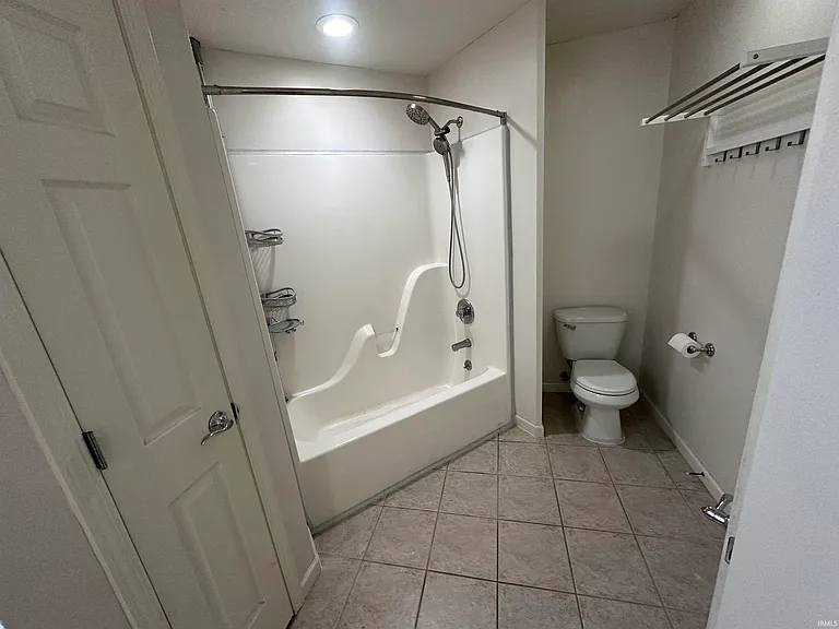 10686 Fall Creek Dr — Photo 11