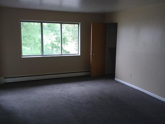 4th image of 2215 Weiss St